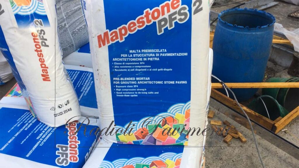 Sigillante Stucco Mapestone PFS 2 per pavimenti in pietra